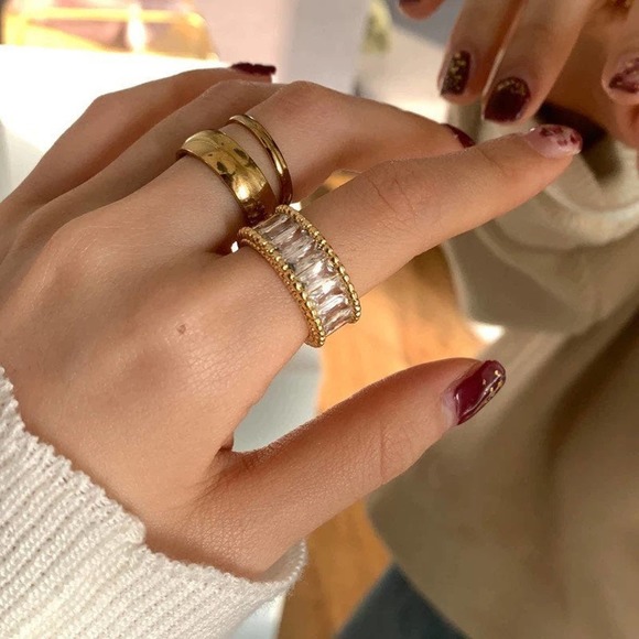 18k Gold Plated Wide Rectangle Clear Zircon Ring - Picture 5 of 6